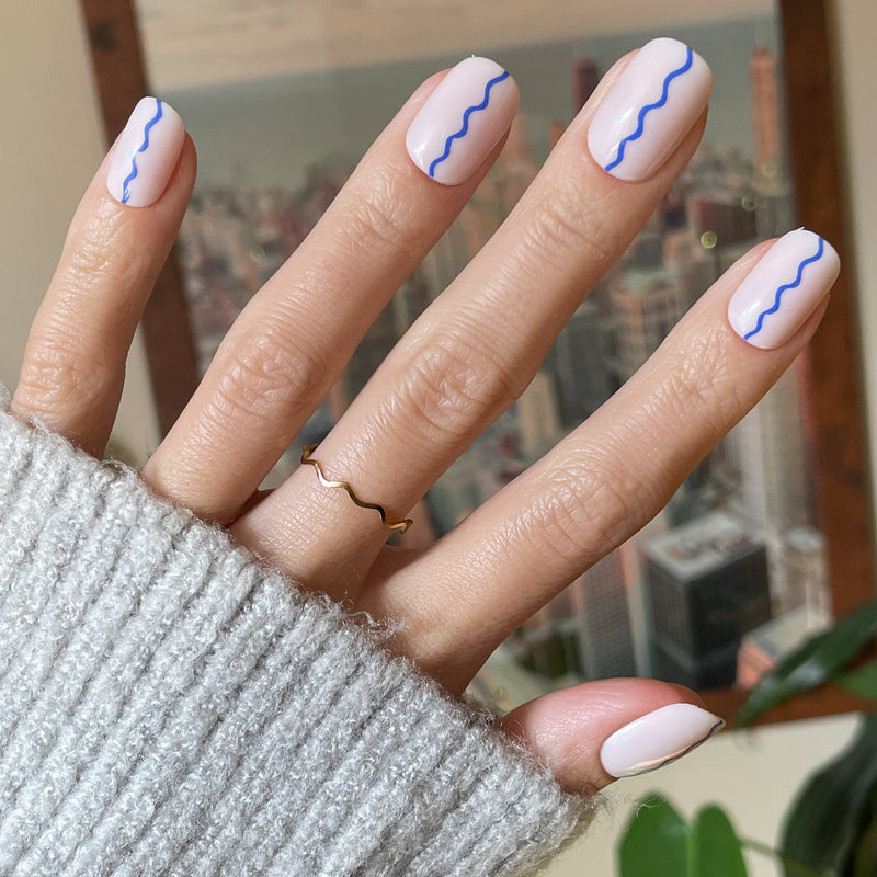 picture of Simple Squiggle | Short | Squoval - Tab Press-On