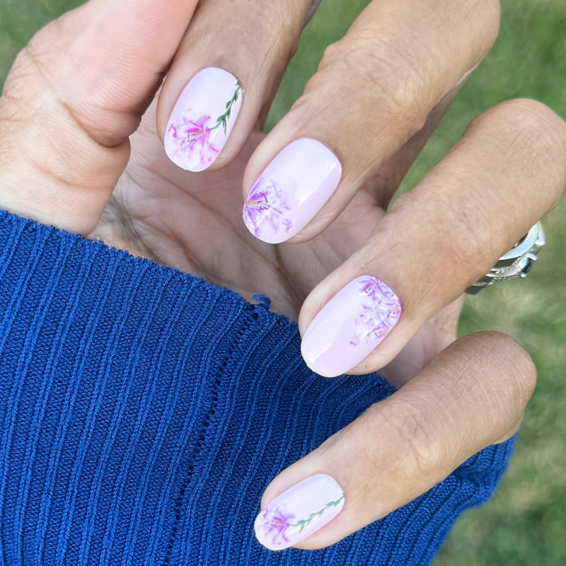 picture of Blooming Lily - Press-On | Short | Round