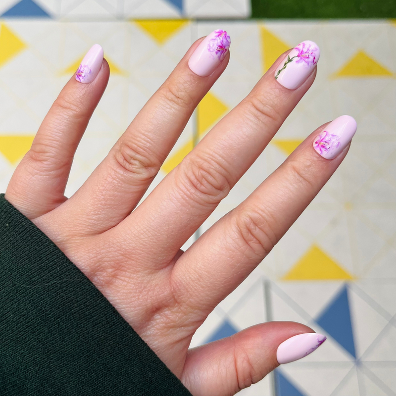 picture of Blooming Lily - Press-On | Short | Round