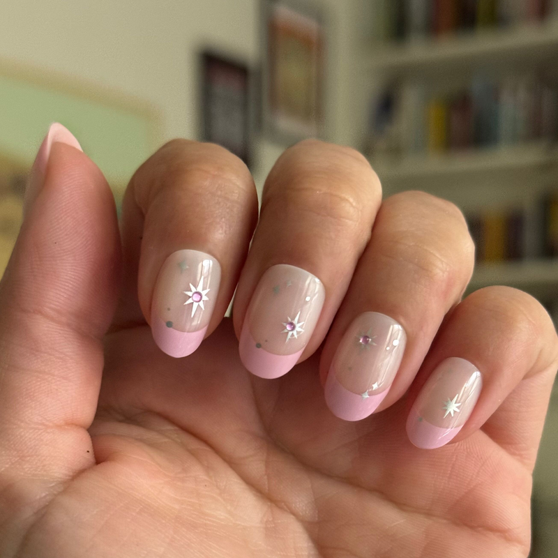 Bubblegum French with Metallic Stars  - Press On | Short | Round - Press-On