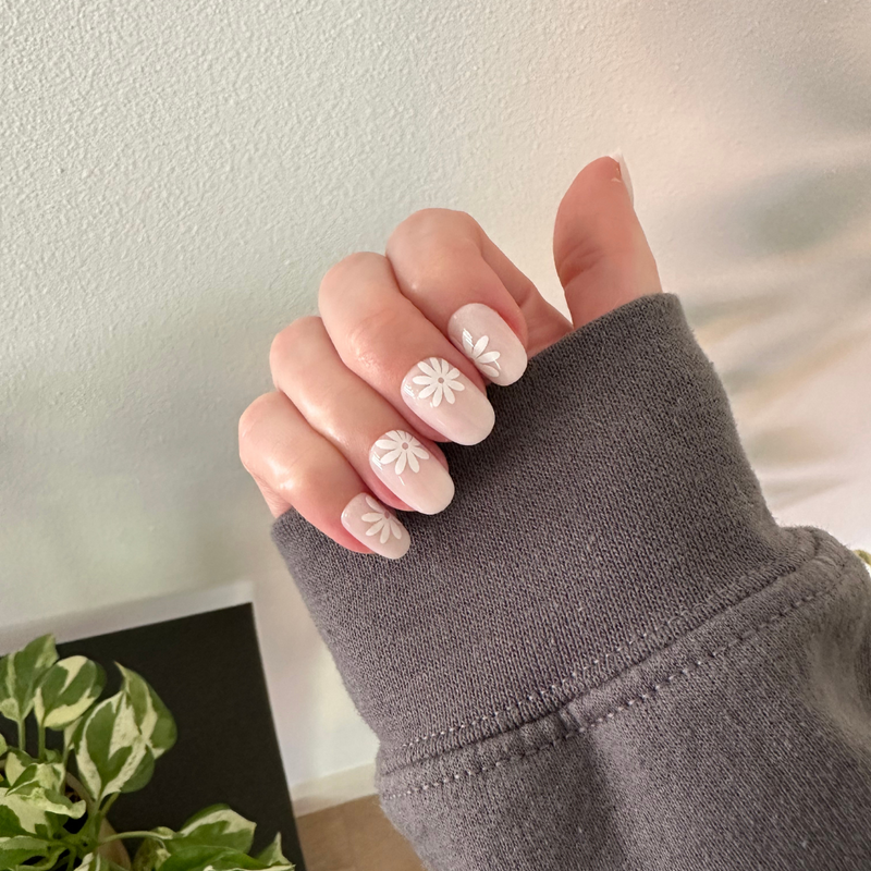 Daisy Pop | Short | Round - Tab Press-On - Tab Press-On