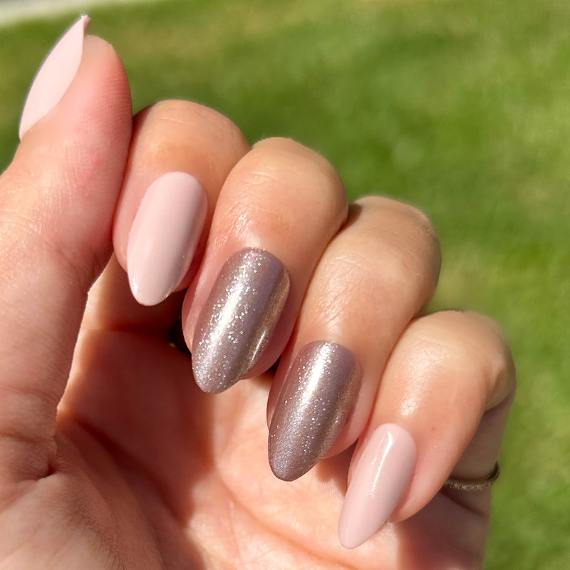 picture of CDJ + Sundance Shimmer Accent Nail - Press-On | Medium | Almond