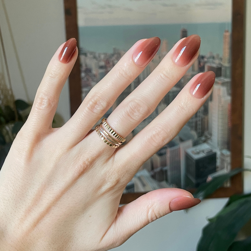 picture of Chocolate Syrup Gradient - Press-On | Medium | Almond