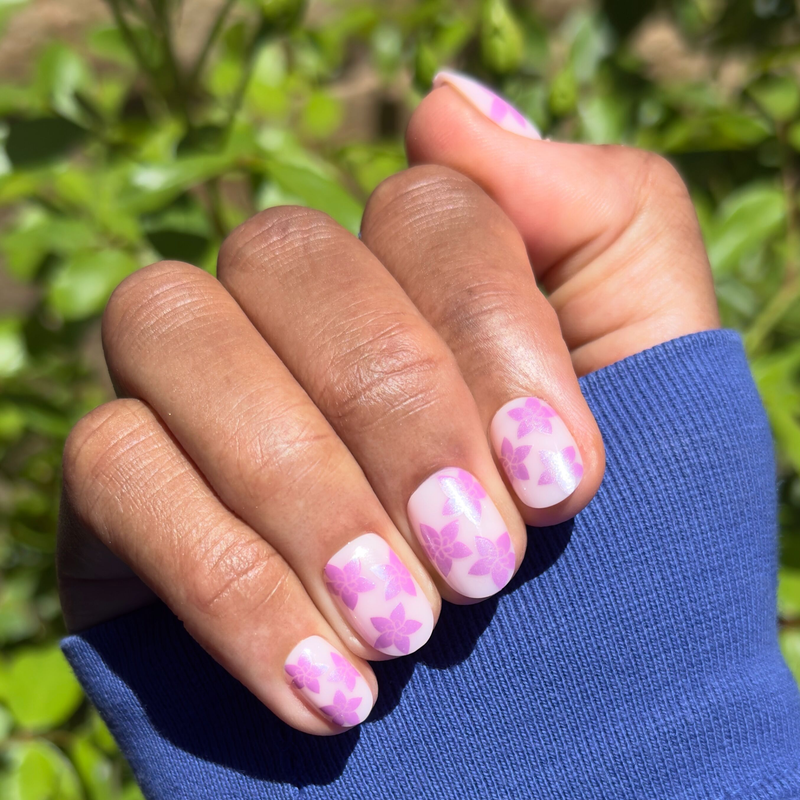 picture of Chrome Petal Party - Press-On | Extra Short | Round