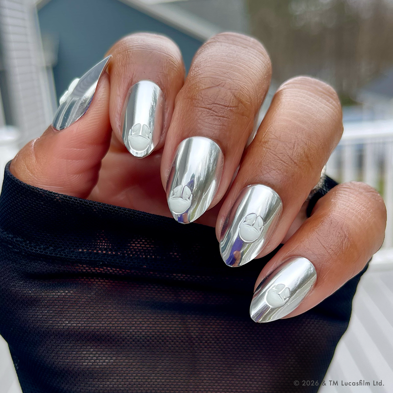 Dark Saber Holographic Chrome - Press-Ons | Medium | Almond - Press-On