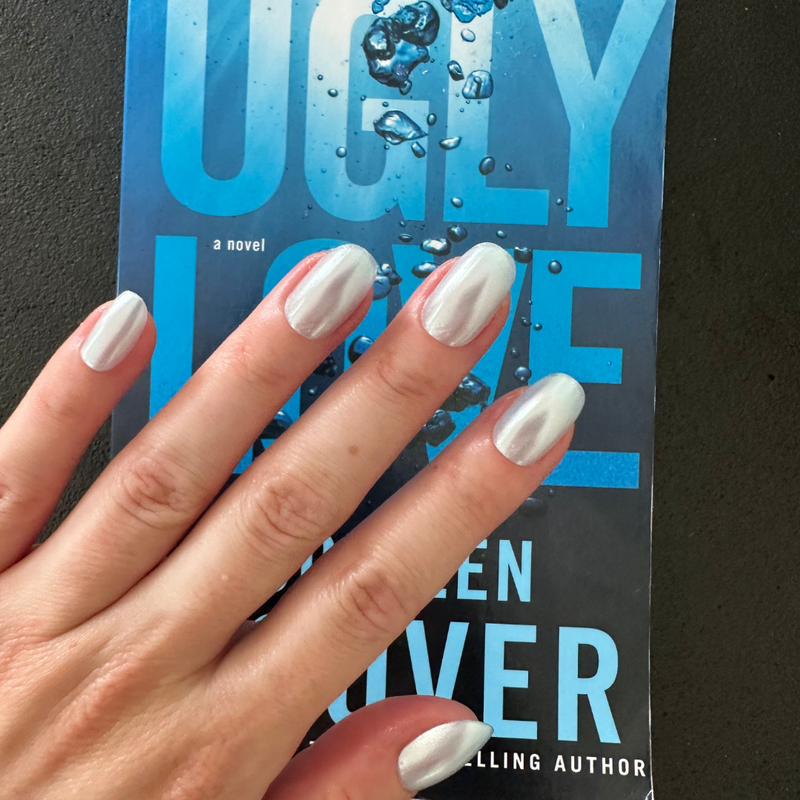 picture of Flew In Love - Press-On | Short | Round