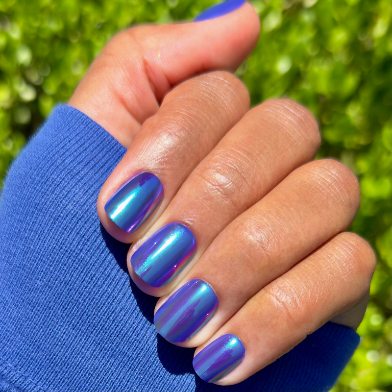 picture of Electric Blue Iridescent Chrome - Press-On | Extra Short | Squoval