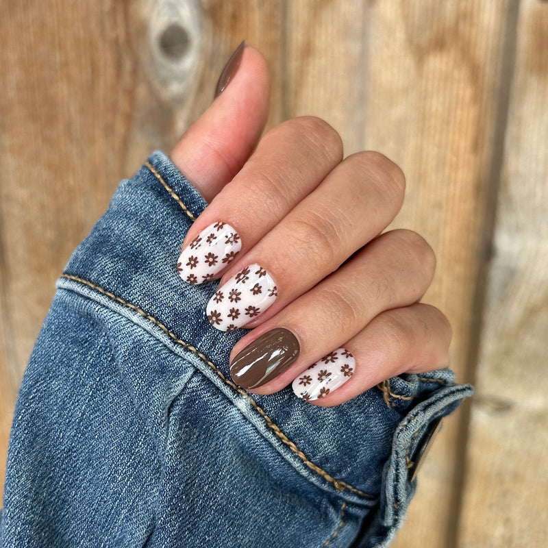 Falling for Flowers | Short | Round - Tab Press-On - Tab Press-On