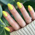 Game Set Mani - Press-On | Medium | Oval on customer hand