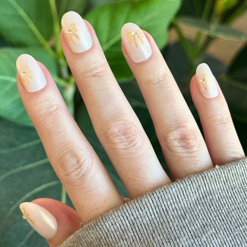 picture of Gold Bow with Gems - Press-On | Short | Round