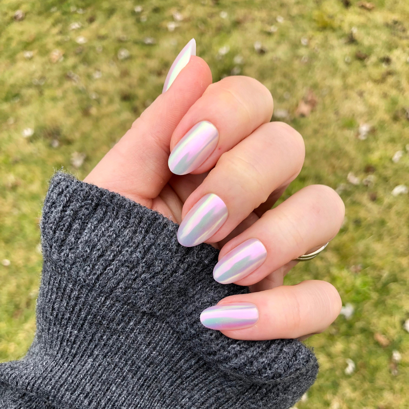 picture of Iridescent Shimmer - Press-On | Medium | Oval