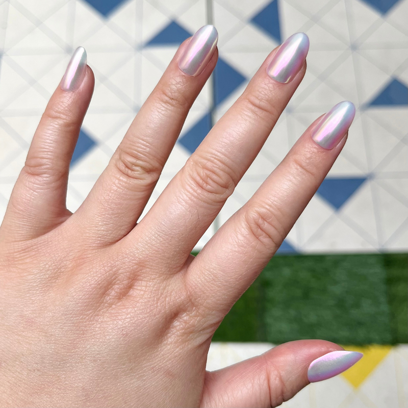 picture of Iridescent Shimmer - Press-On | Medium | Oval