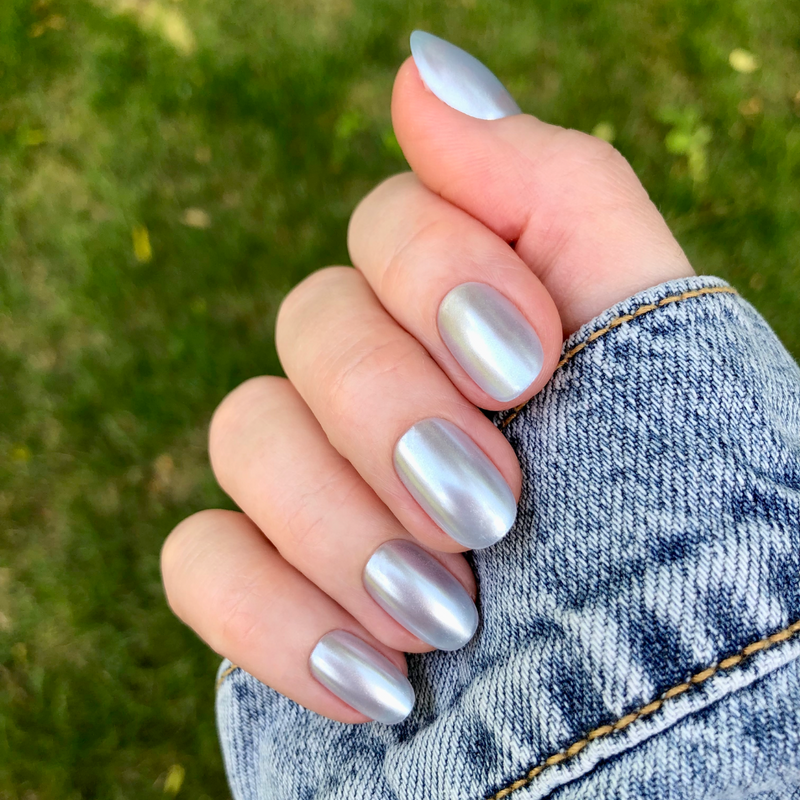 picture of Flew In Love - Press-On | Short | Round