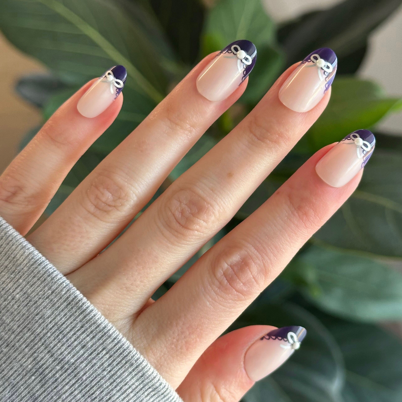 Lacy Pearl Navy French  - Press On | Medium | Oval - Press-On