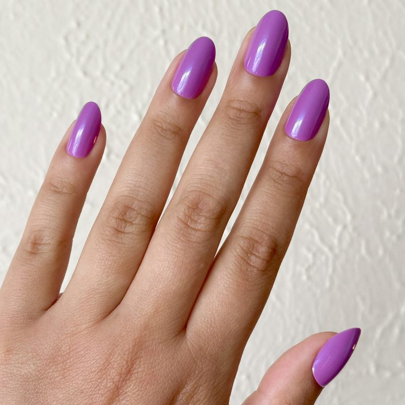 picture of Petal Shimmer - Press-On | Medium | Oval