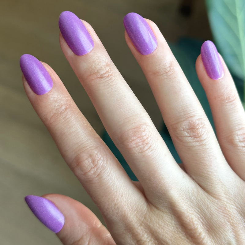 picture of Petal Shimmer - Press-On | Medium | Oval