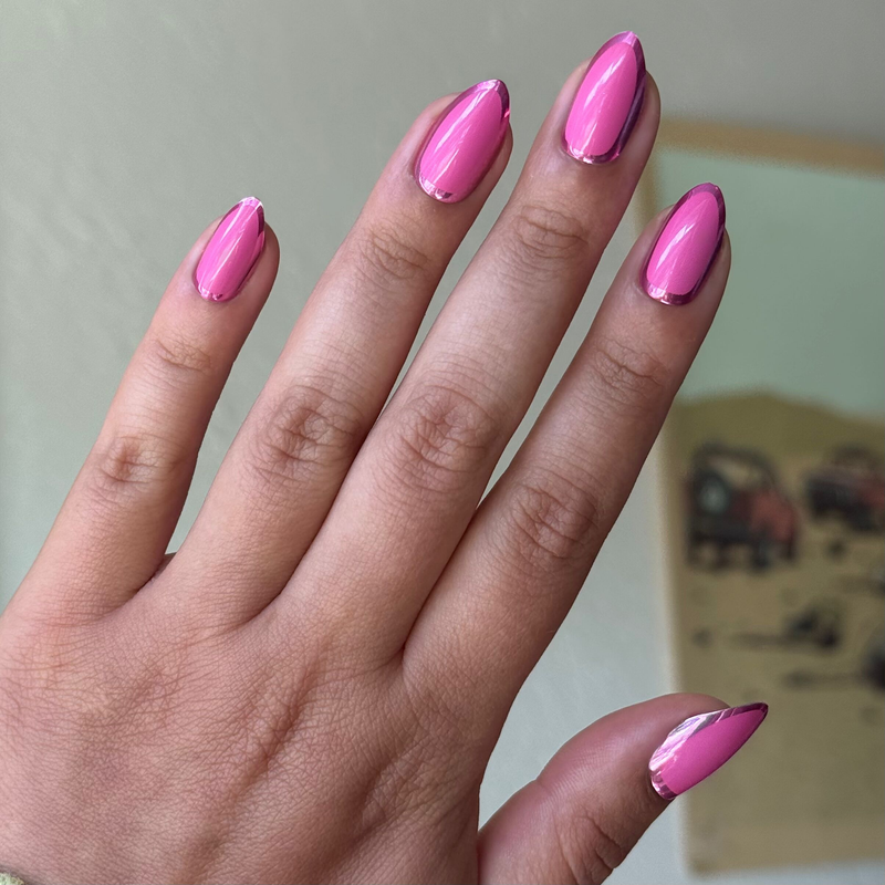 picture of Pink Chrome Outline - Press-On | Medium | Almond