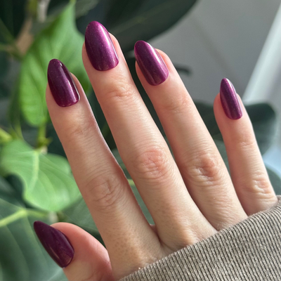 Plaza Shimmer - Press-On | Medium | Almond on nails