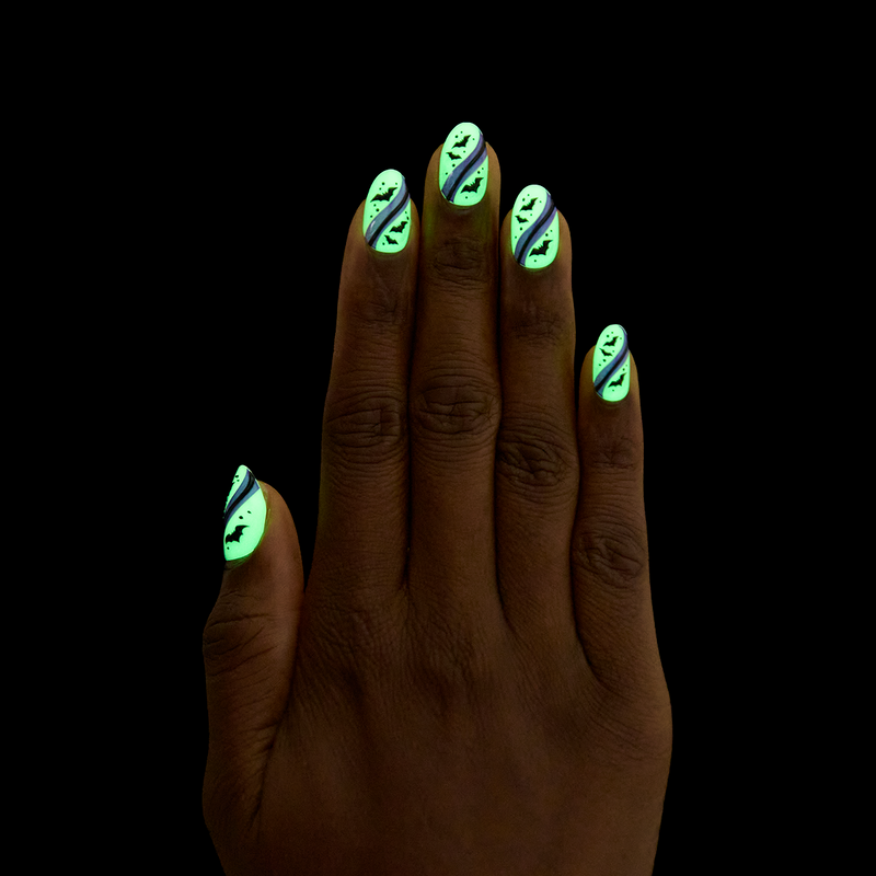 Puffy Bat Swirls - Press-On | Medium | Oval