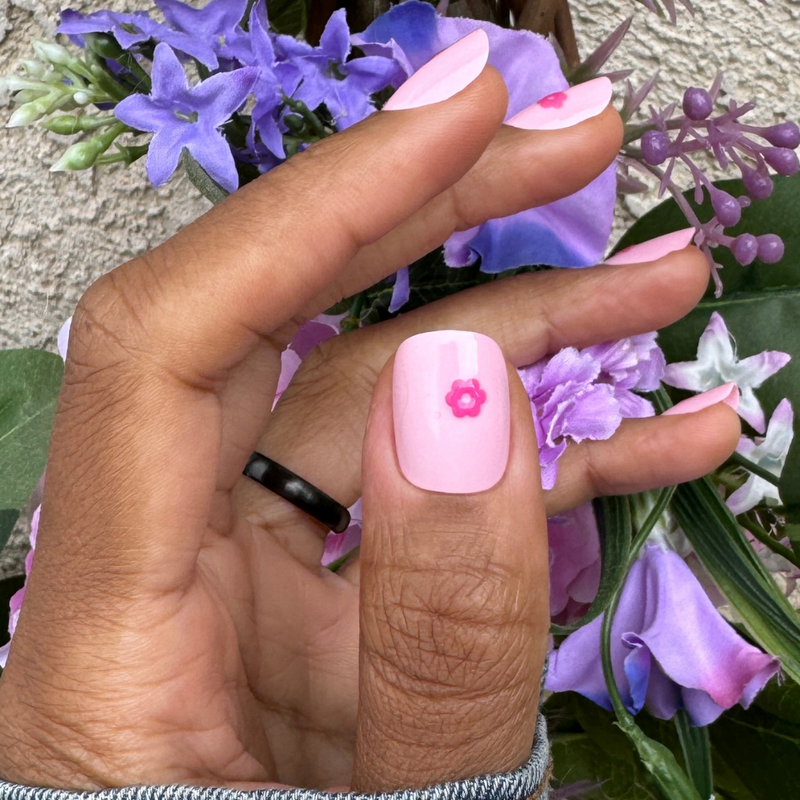 picture of Puffy Daisy - Press-On | Short | Squoval