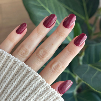 Saucy - Tab Press-On | Short | Round display on hand