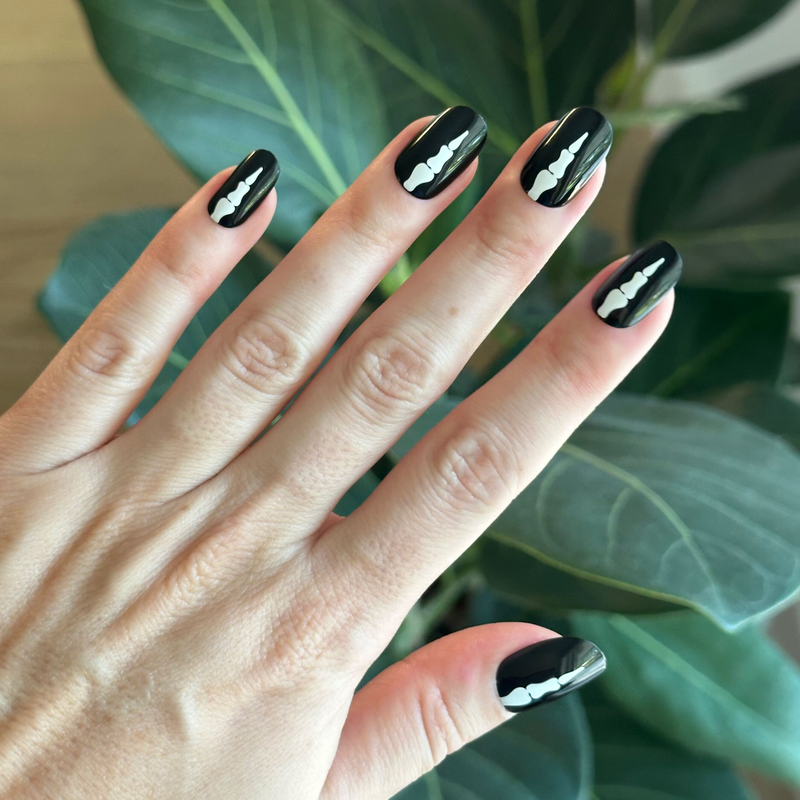 Skeleton Fingers | Short | Round - Tab Press-On