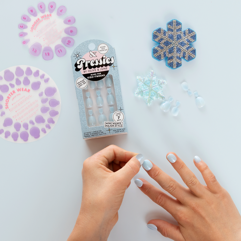 Snow Day - Pressies | Extra Short Short | Round - Pressies