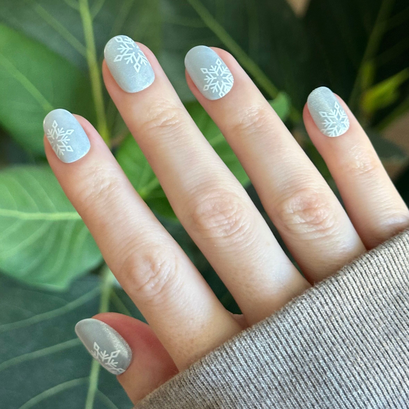 picture of Velvet Snowflake - Tab Press-On | Extra Short | Round