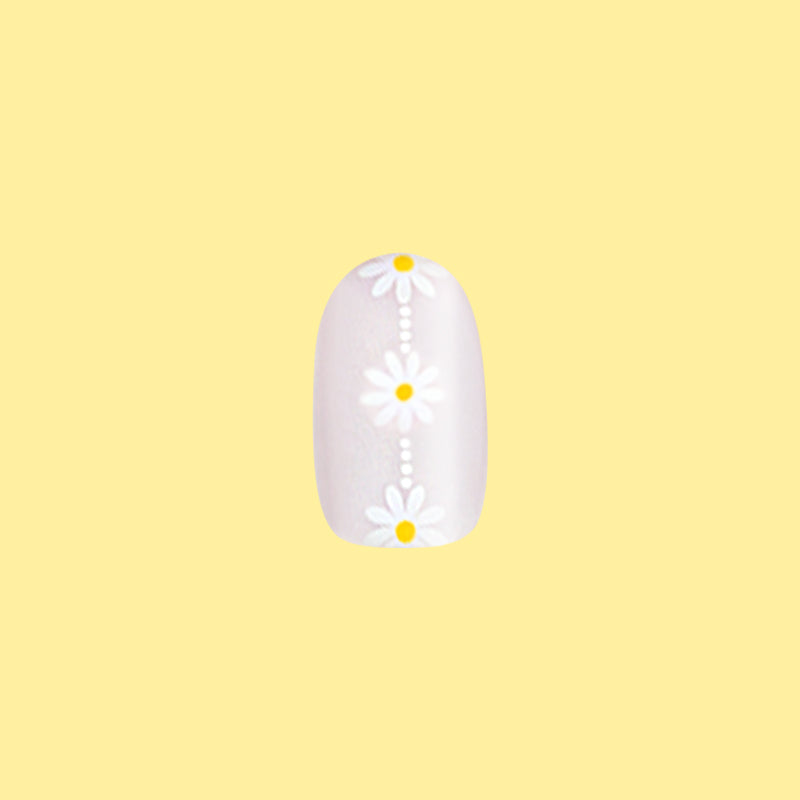 Daisy Chain - Press-On | Short | Round false nail featuring white daisies on sheer neutral background against a yellow backdrop