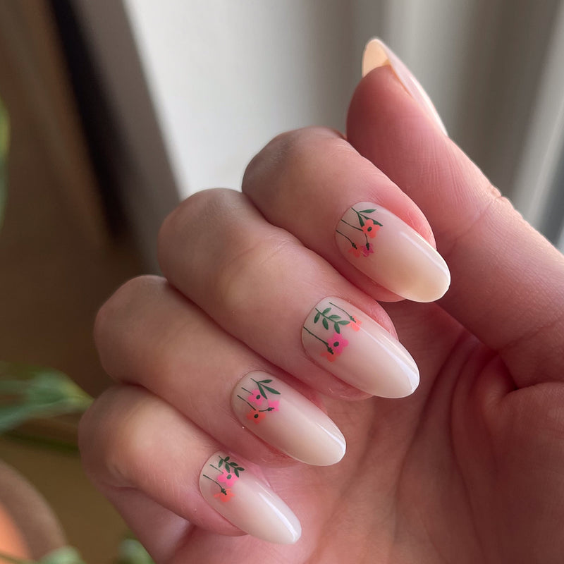 picture of Floral Fields - Press-On | Medium | Oval