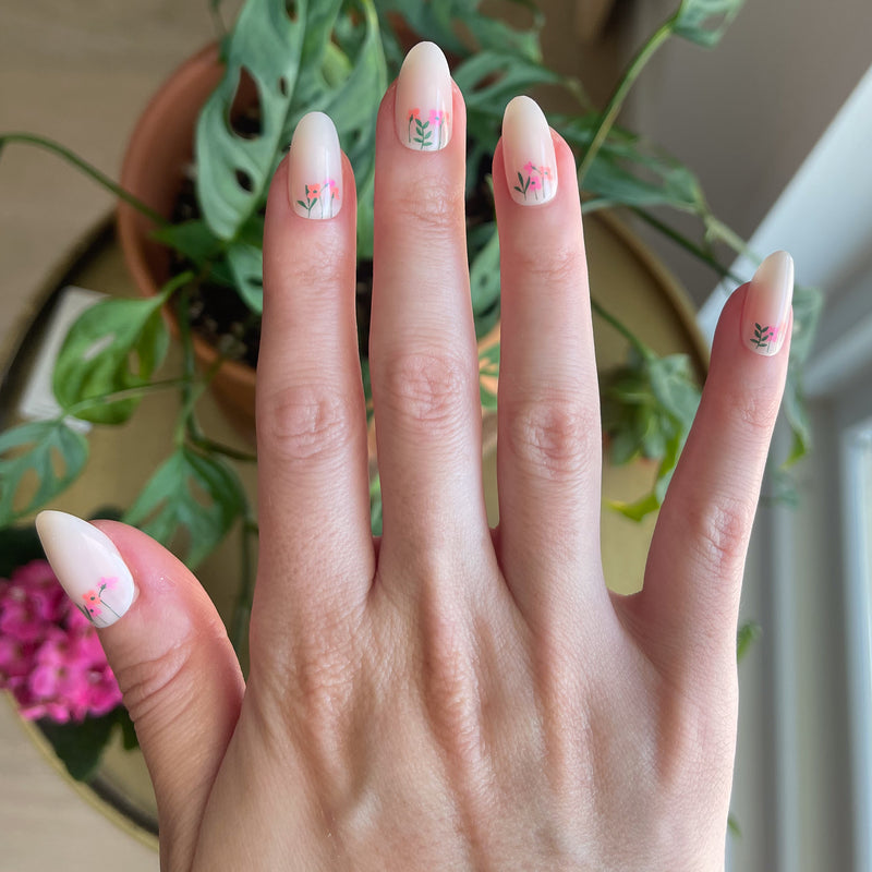 picture of Floral Fields - Press-On | Medium | Oval