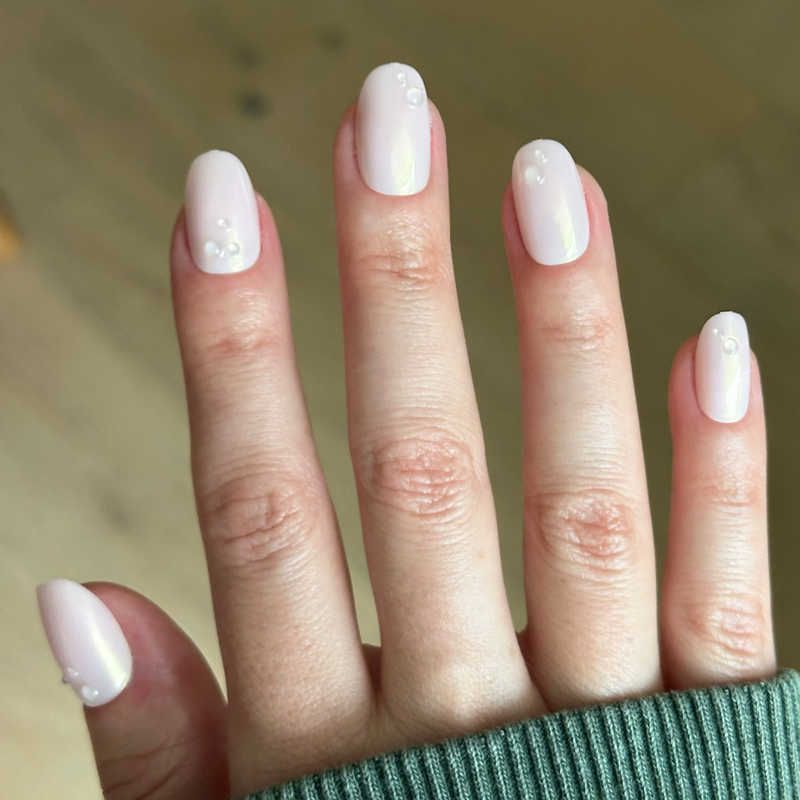 picture of Pink Bubble Pearlescent - Press-On | Short | Round