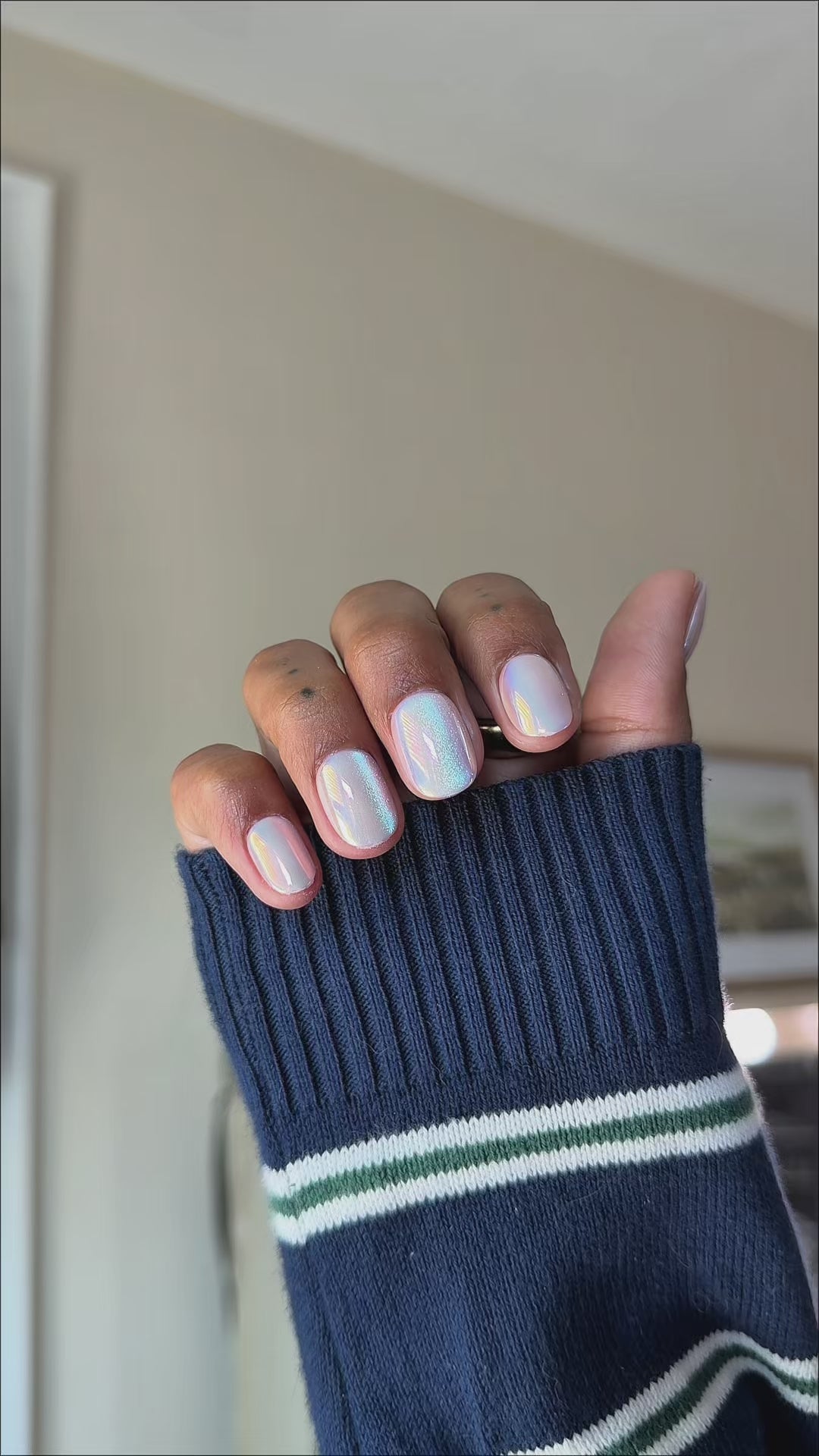 Unicorn Chrome Shimmer | Extra Short | Round - Tab Press-On